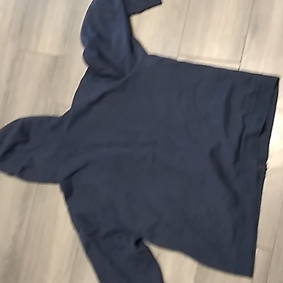 Clothes - Picture 3 of 4